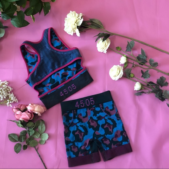 Seamless Set : Crop Top & Shorts in Camo Jacquard - Picture 2 of 8